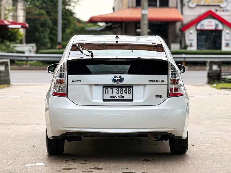 2011 Toyota Prius III 2