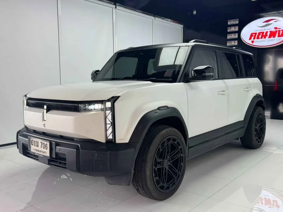 2025 Land Rover Defender L663 3