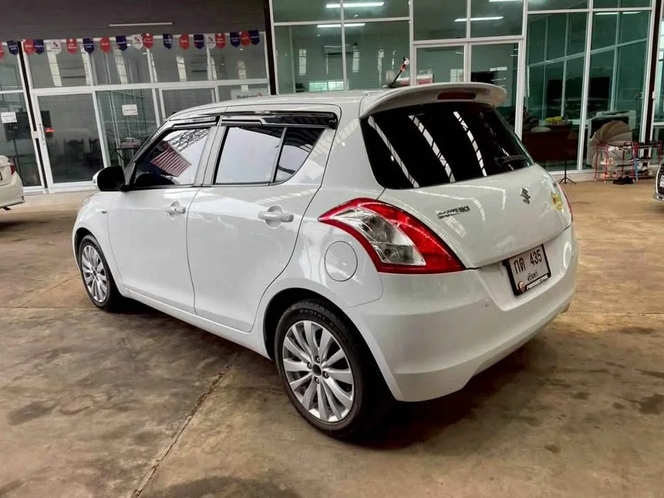 2015 Suzuki Swift II 2