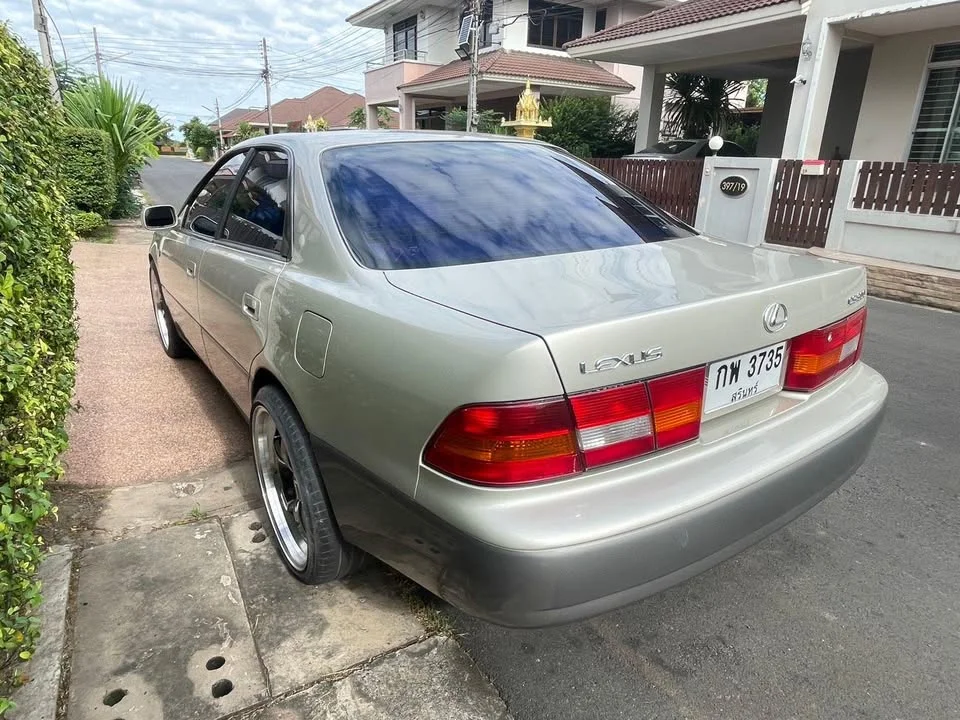1997 Lexus ES III 3
