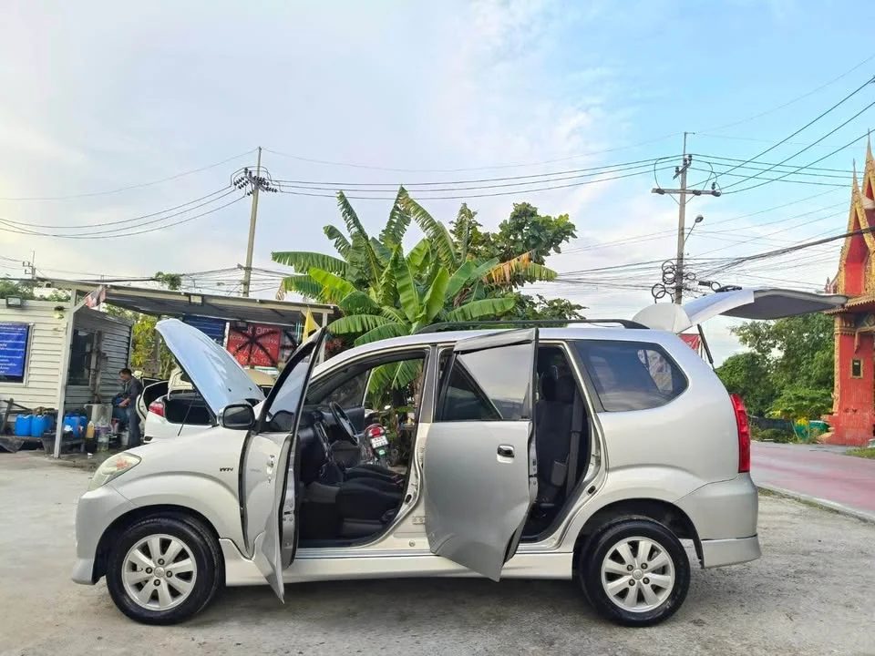 2010 Toyota Avanza I 3