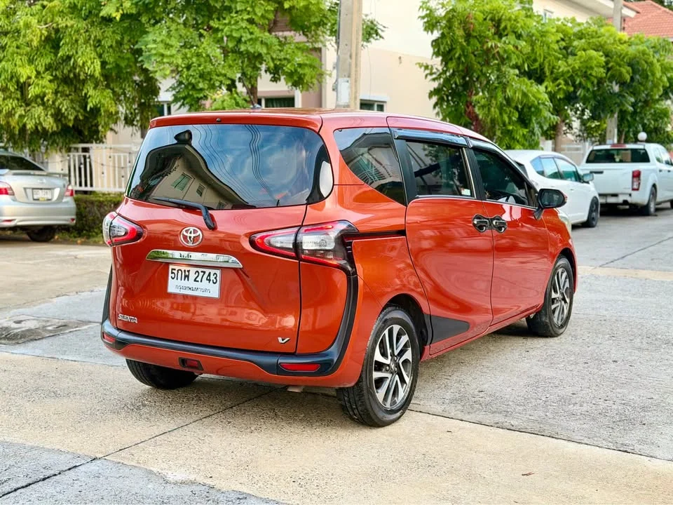 2016 Toyota Sienta II 2