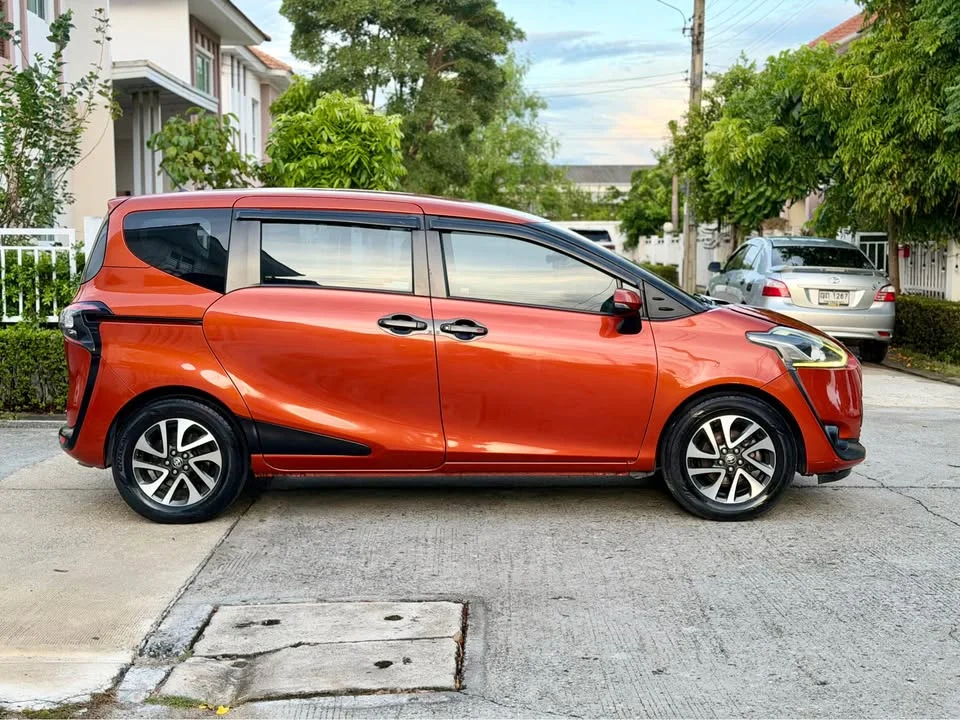2016 Toyota Sienta II 3