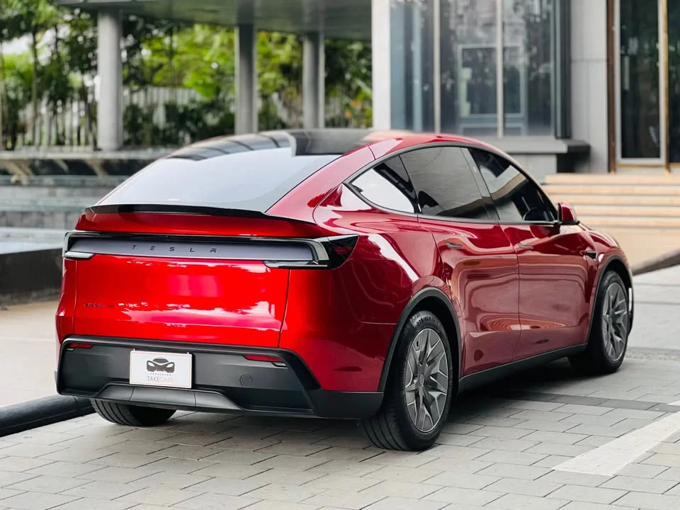 2026 Tesla Model Y 2