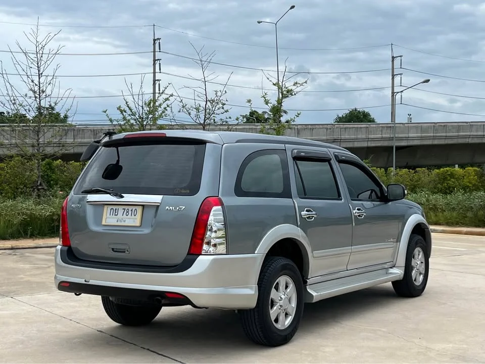 2005 Isuzu MU-7 3