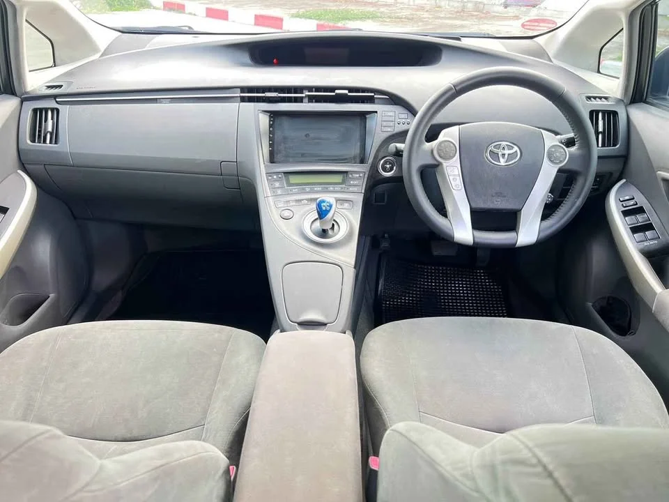 2011 Toyota Prius III 3