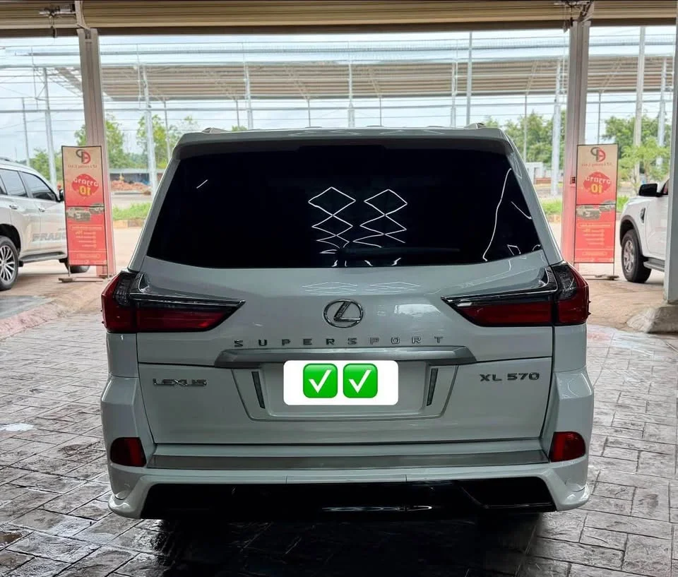 2010 Lexus LX III 3