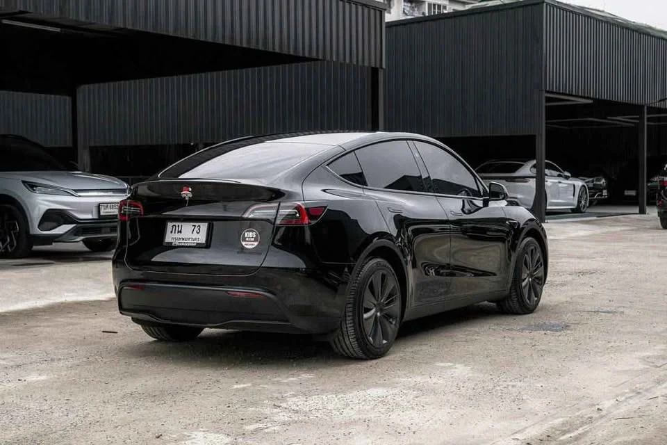 2024 Tesla Model Y 2