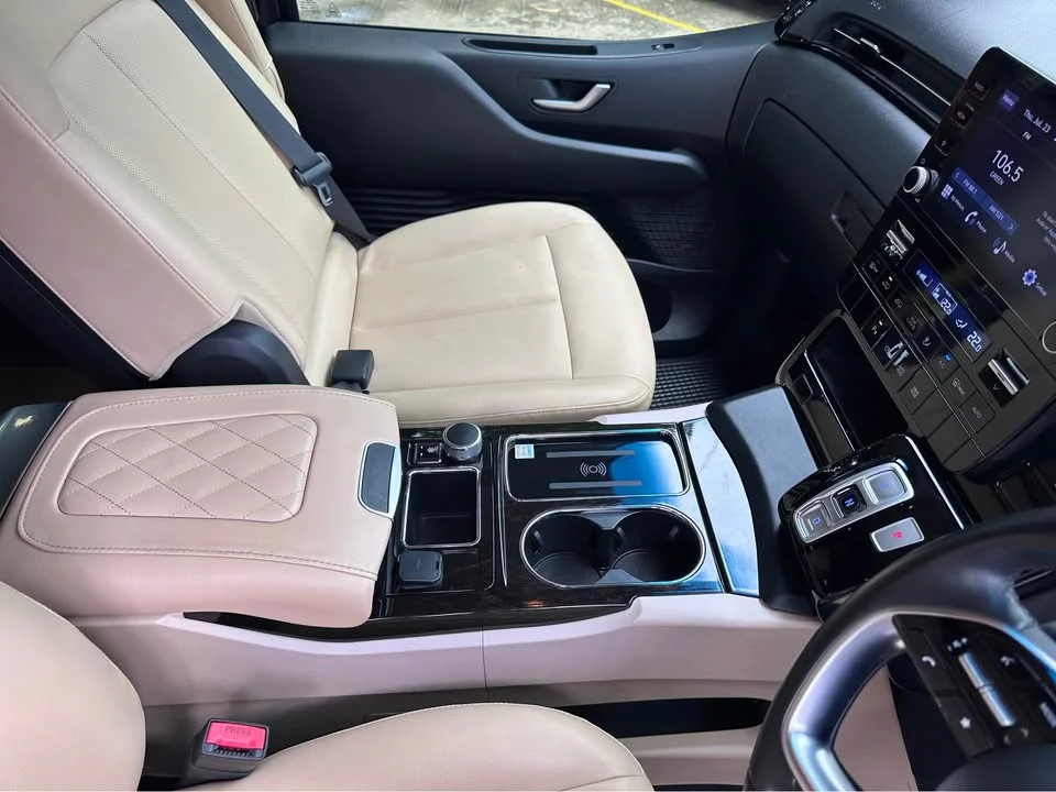 2022 Hyundai Staria US4 3