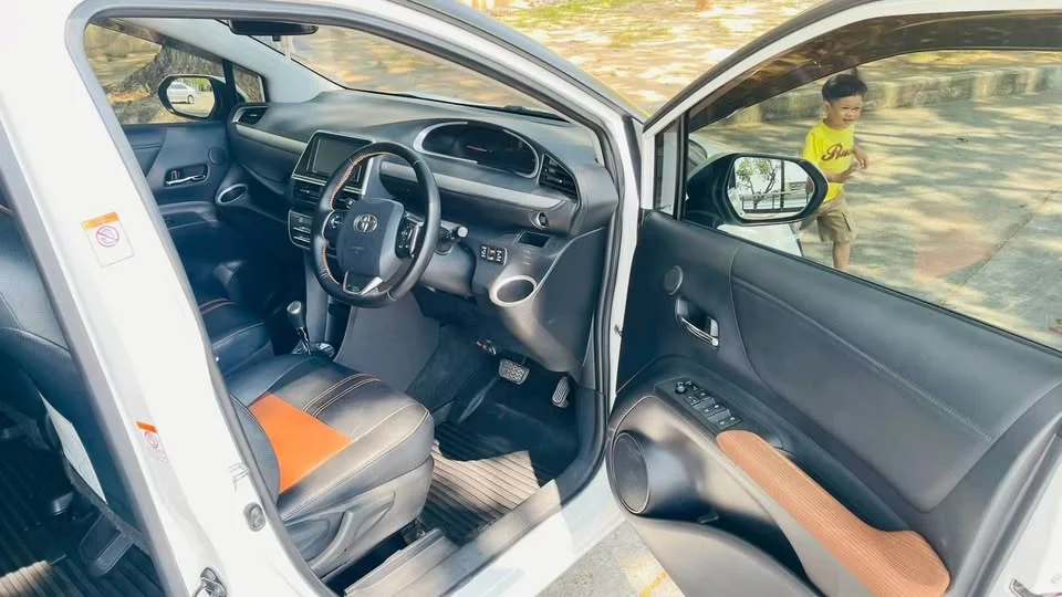 2017 Toyota Sienta II 3