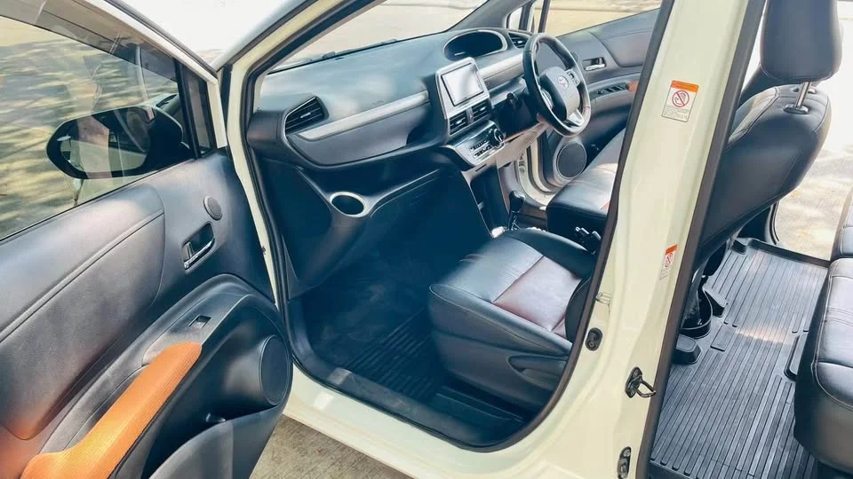 2017 Toyota Sienta II 2