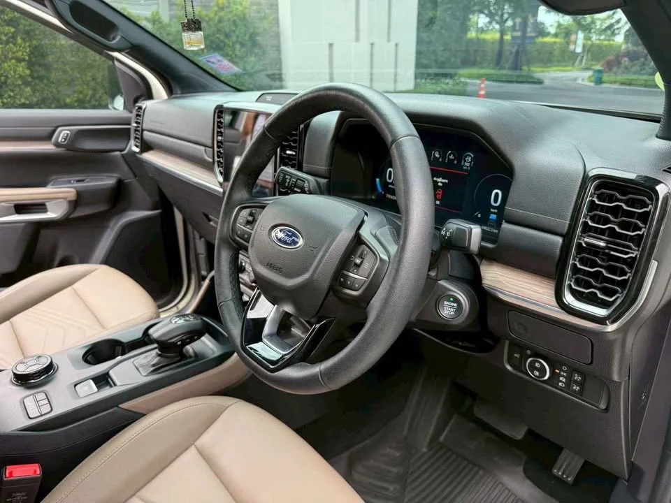 2023 Ford Everest III 2
