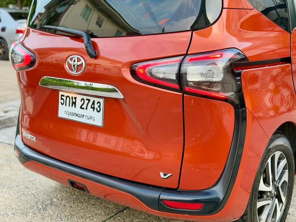 2017 Toyota Sienta II 3