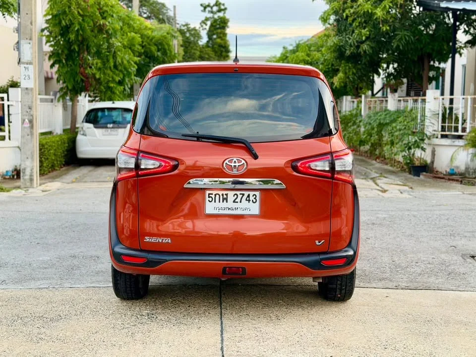 2017 Toyota Sienta II 2