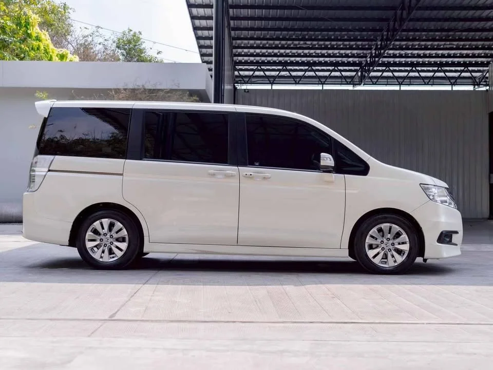 2010 Honda Stepwgn IV 2