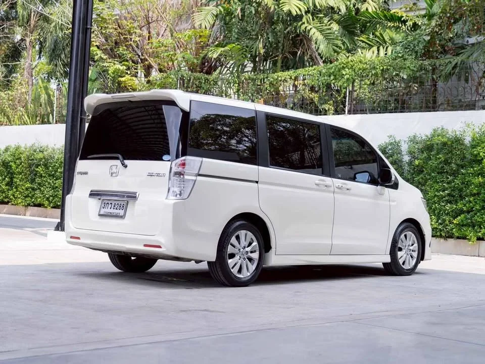 2010 Honda Stepwgn IV 3