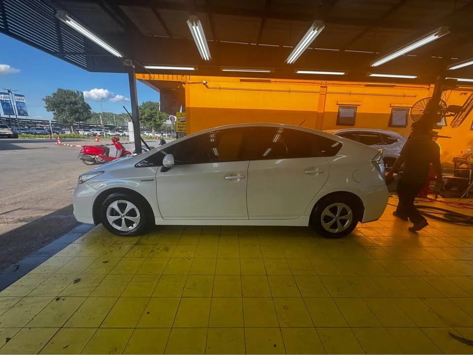 2012 Toyota Prius III 2