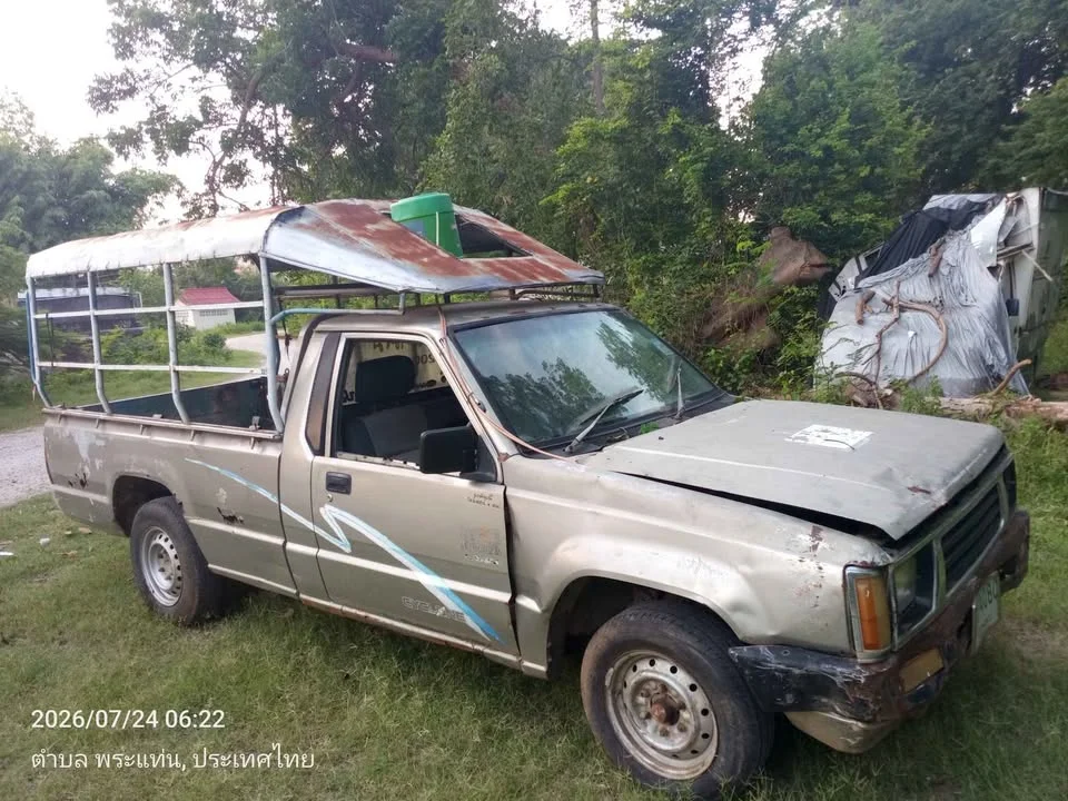 1991 Mitsubishi Triton II 3