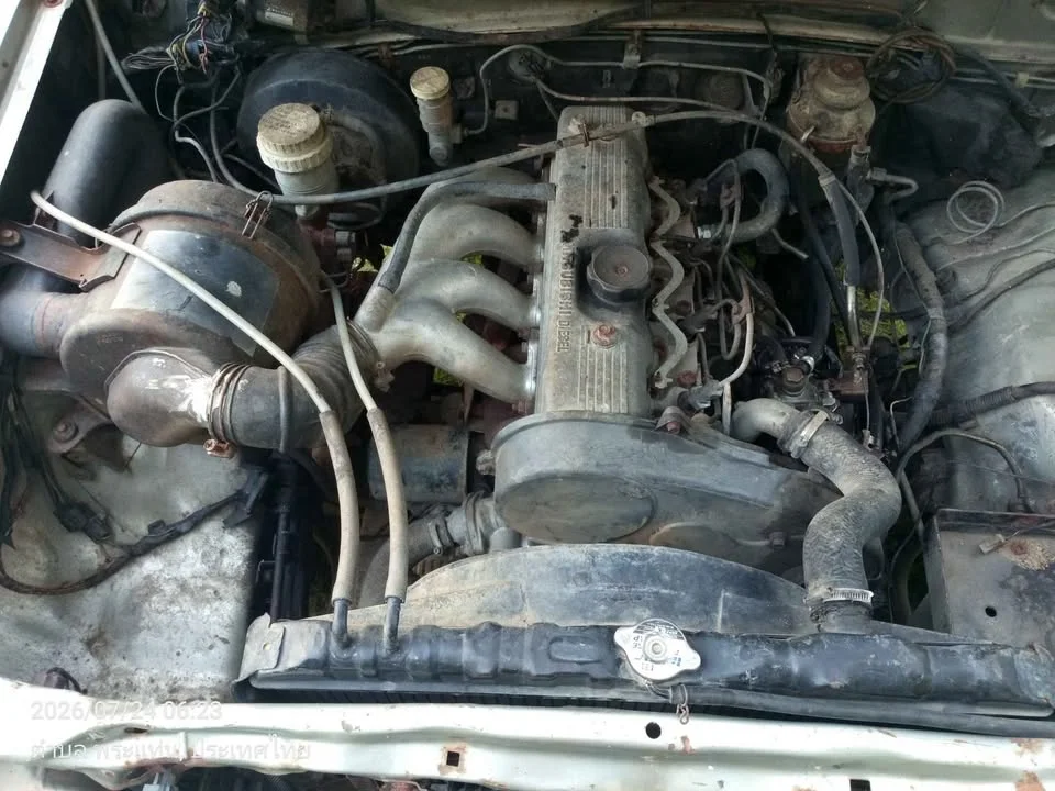 1991 Mitsubishi Triton II 2