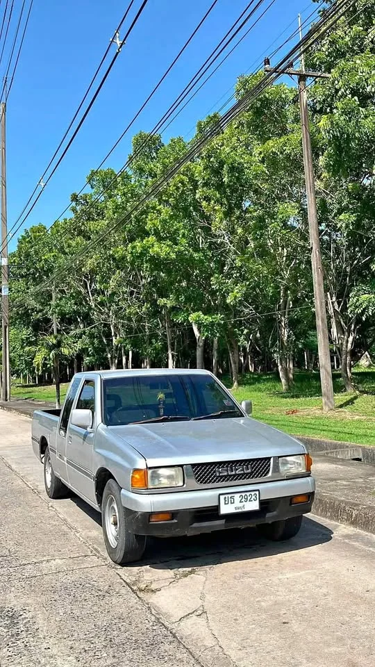 1995 Isuzu TFR III 2