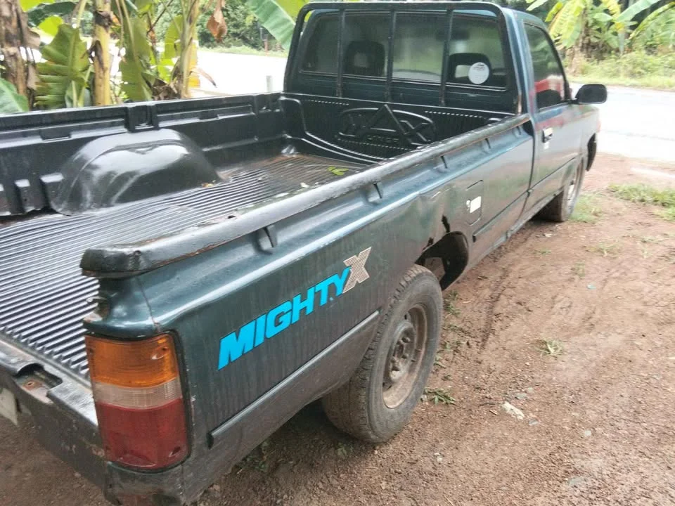 1990 Toyota Hilux Mighty-X V 2