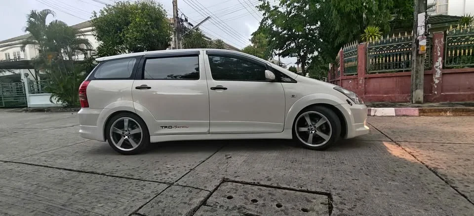 2005 Toyota Wish I 3