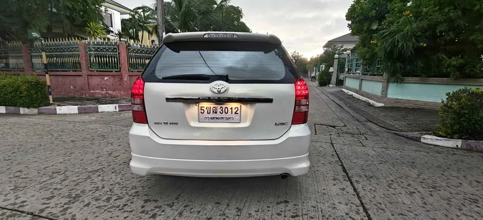 2005 Toyota Wish I 2