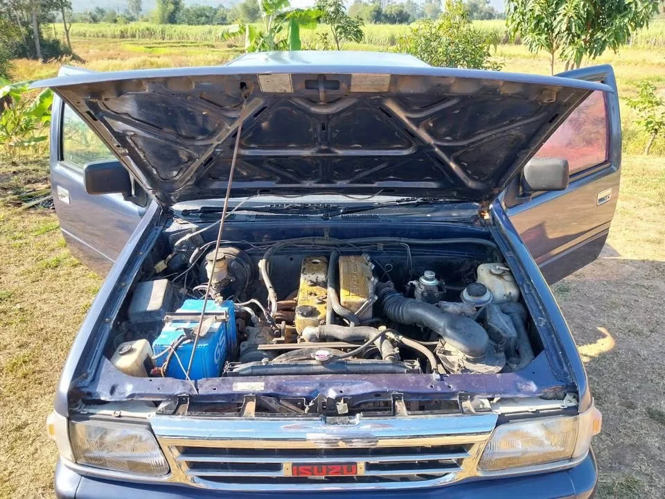 1990 Isuzu TFR III 2
