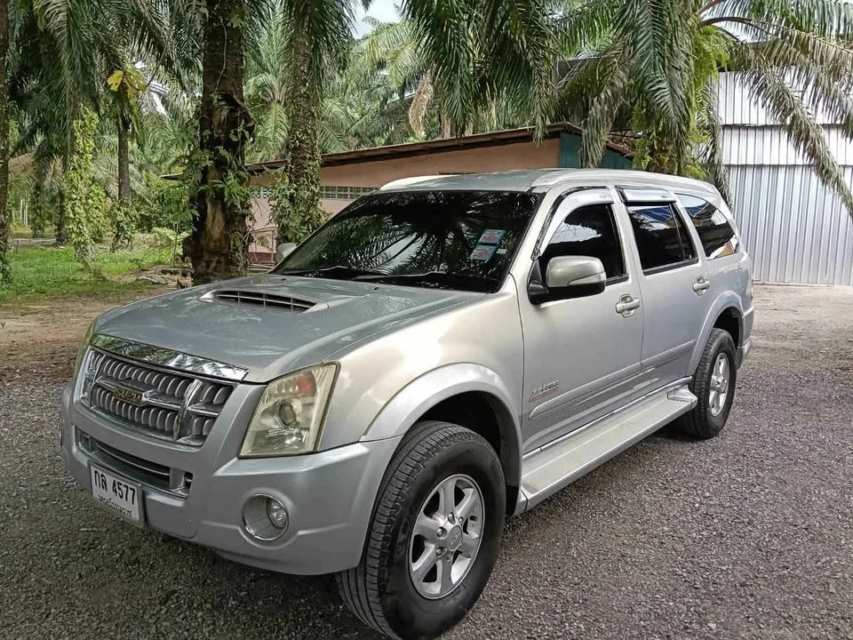 2008 Isuzu MU-7 2