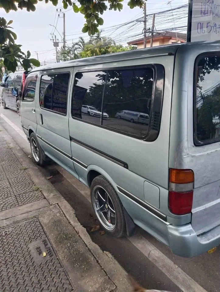 Toyota Commuter IV (H100) 2
