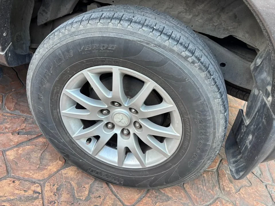 2012 Mitsubishi Pajero Sport II 2