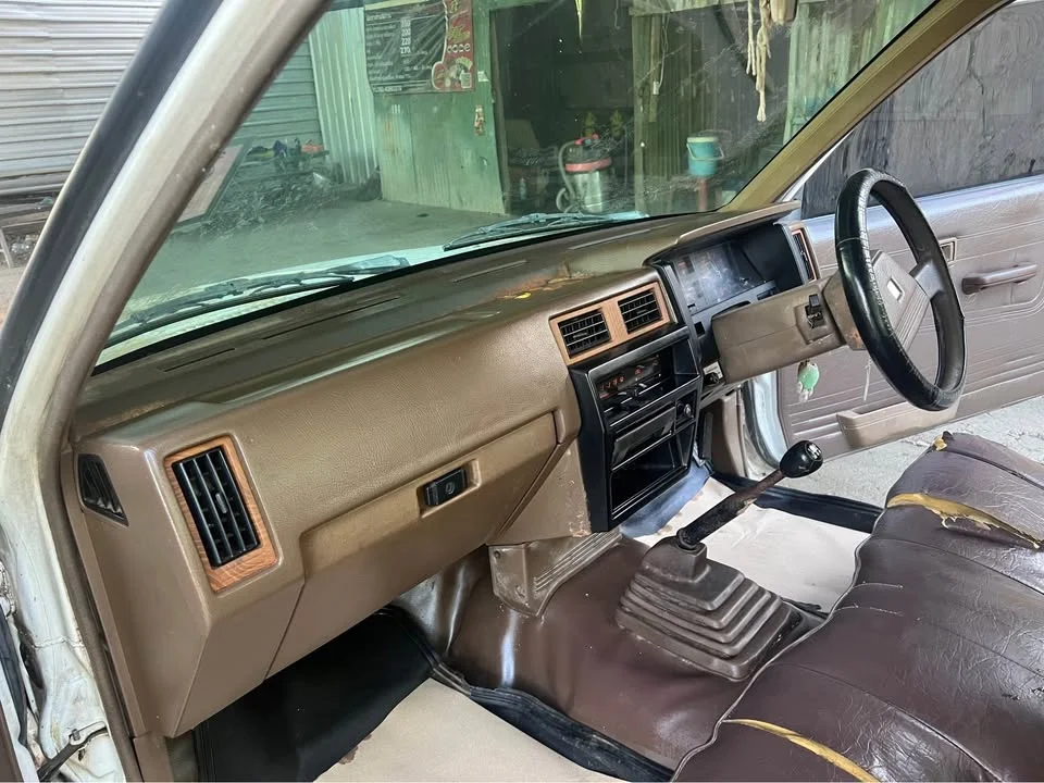 1990 Nissan Big M D21 2