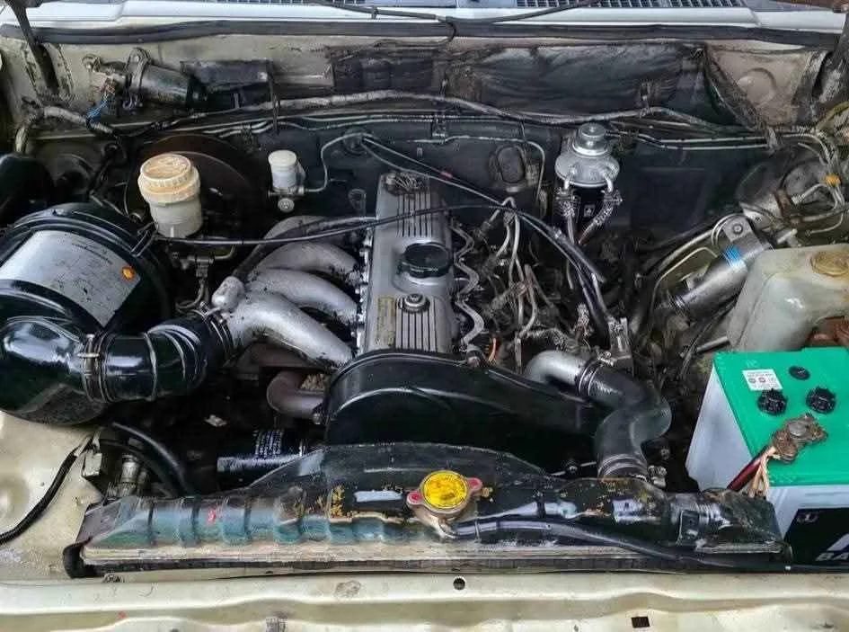 1988 Mitsubishi Triton II 3