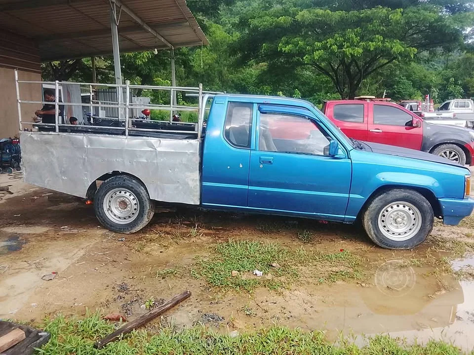 1995 Mitsubishi Triton II 2