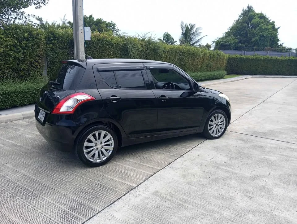 2012 Suzuki Swift II 3