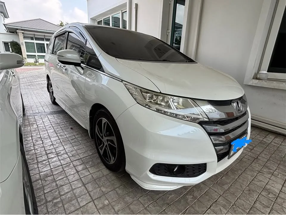 2013 Honda Odyssey V 2