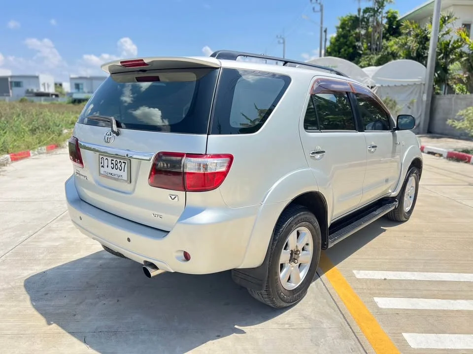 2010 Toyota Fortuner I 2