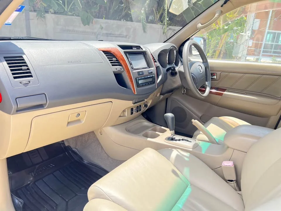 2010 Toyota Fortuner I 3