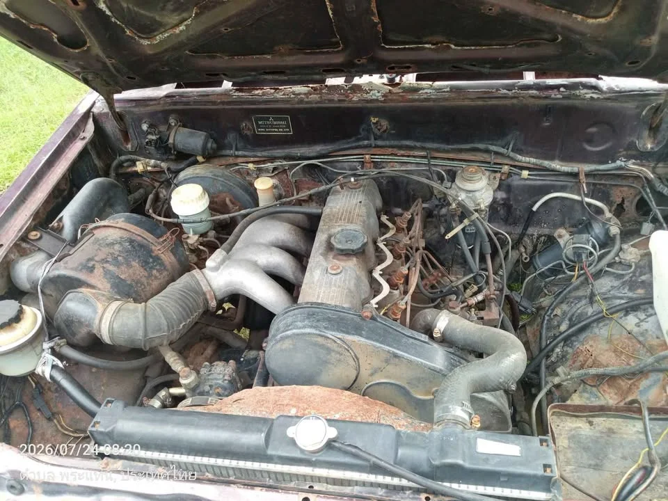 1990 Mitsubishi Triton II 3