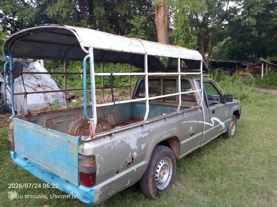 1990 Mitsubishi Triton II 2