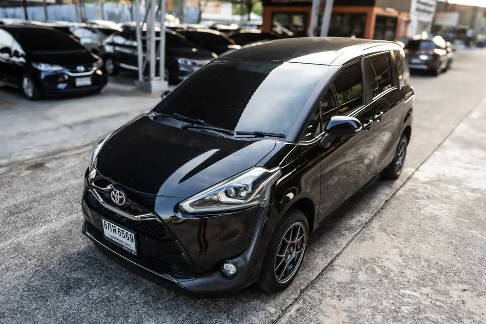 2019 Toyota Sienta II 3