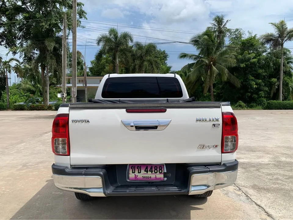 2016 Toyota Hilux VIII 2
