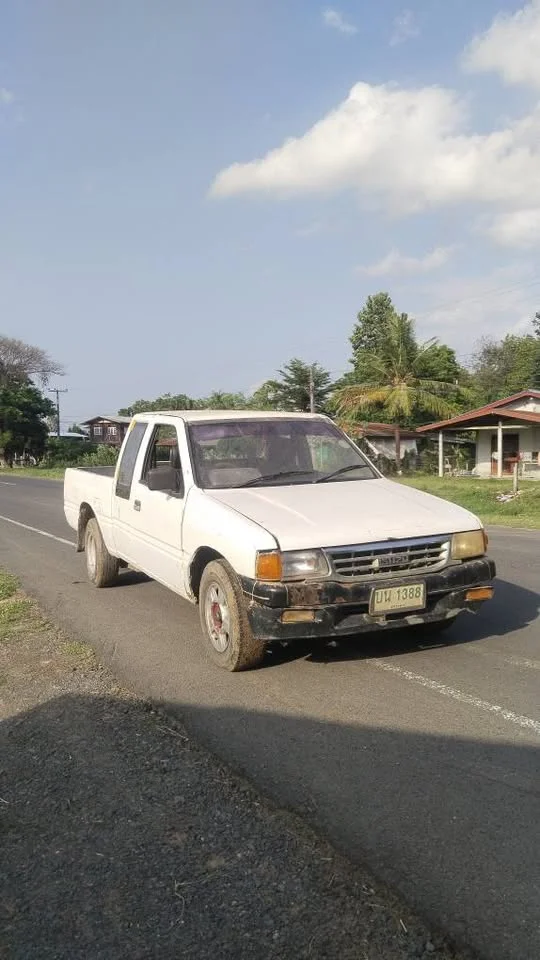 Isuzu TFR III 3