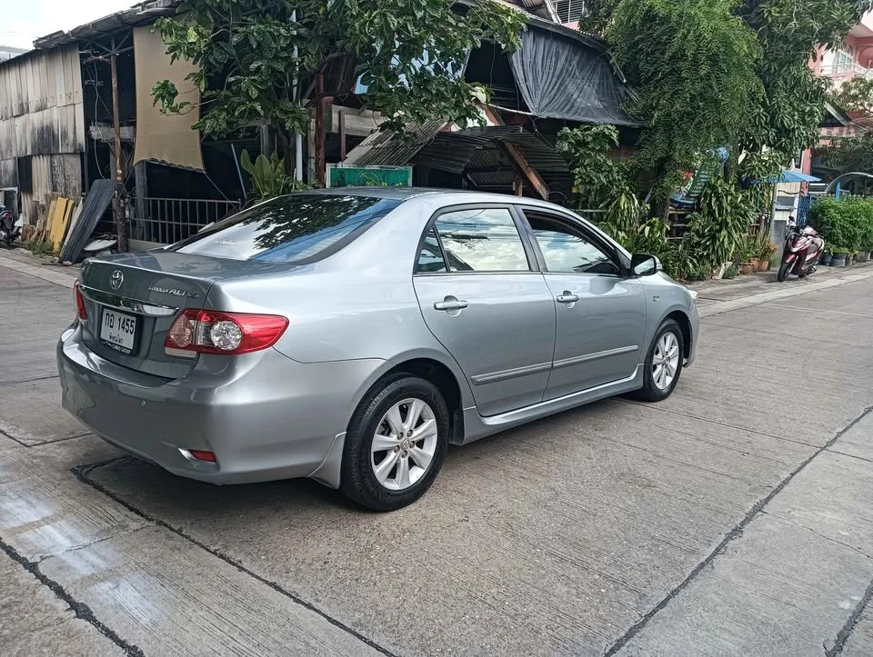 2011 Toyota Corolla Altis X (E140) 2