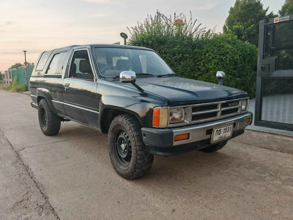 1986 Toyota Hilux Mighty-X V 2