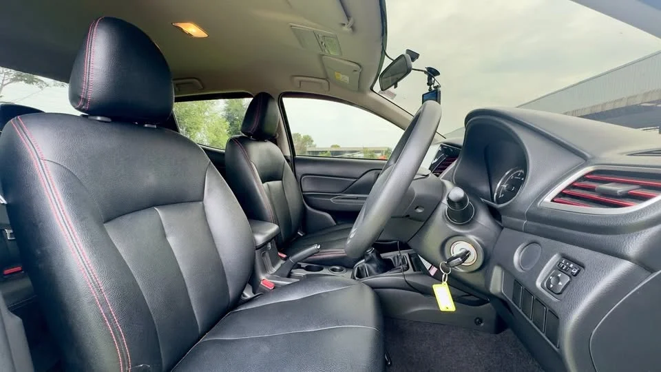 2022 Mitsubishi Triton V 3
