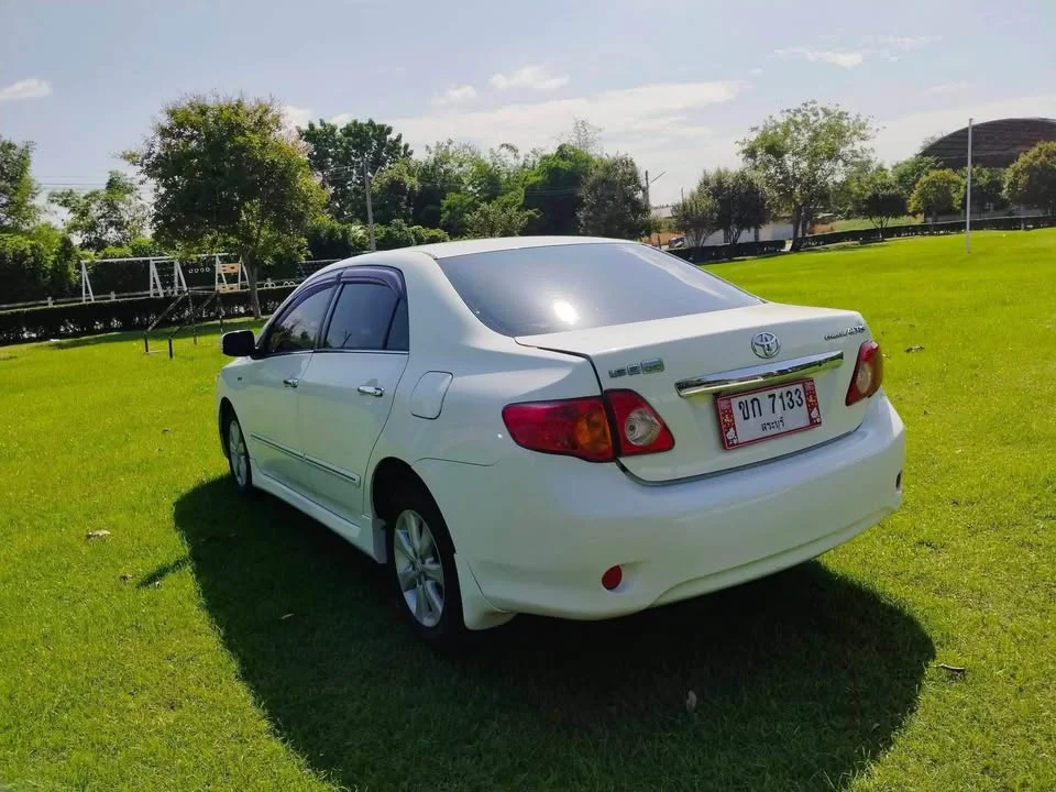 2010 Toyota Corolla Altis X (E140) 3