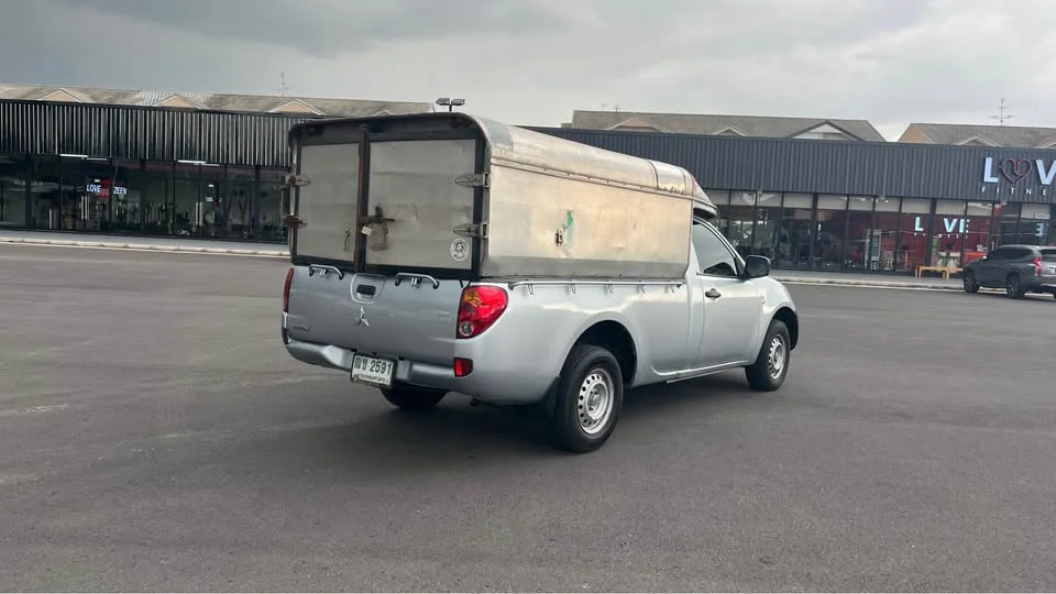 2010 Mitsubishi Triton IV 3