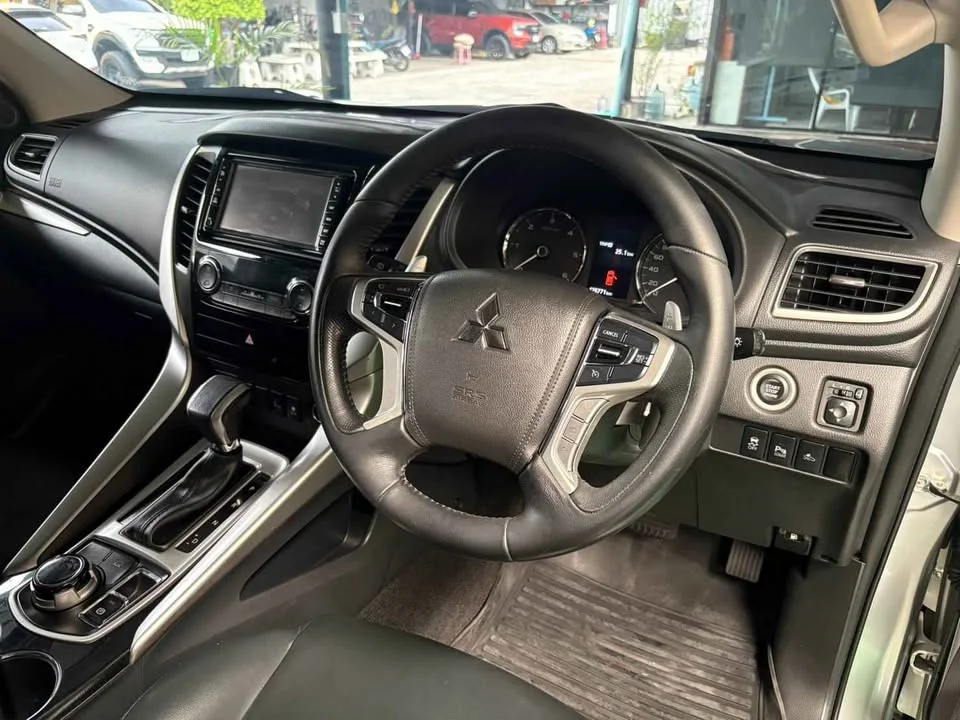 2016 Mitsubishi Pajero Sport III 2