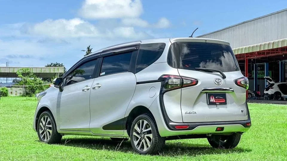2016 Toyota Sienta II 3